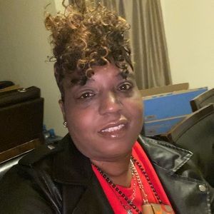 Meet your Posher, Lucretia